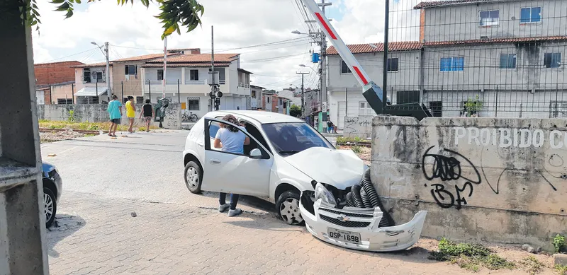 Na última colisão, o VLT atingiu um carro na passagem de nível