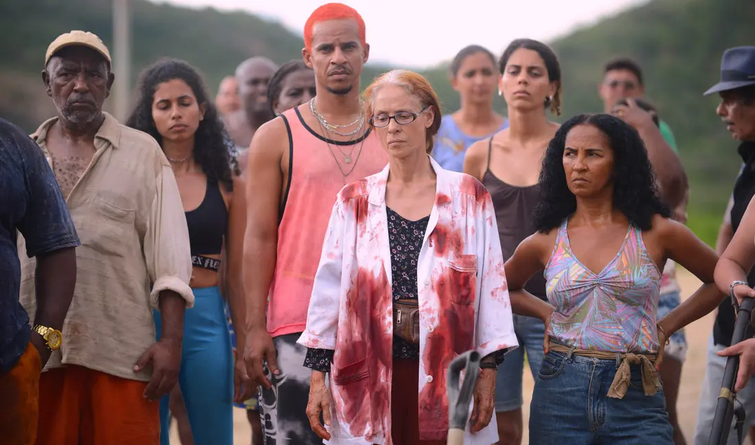 Imagem da notícia: Barack Obama inclui 'Bacurau' em lista de melhores filmes e séries de 2020