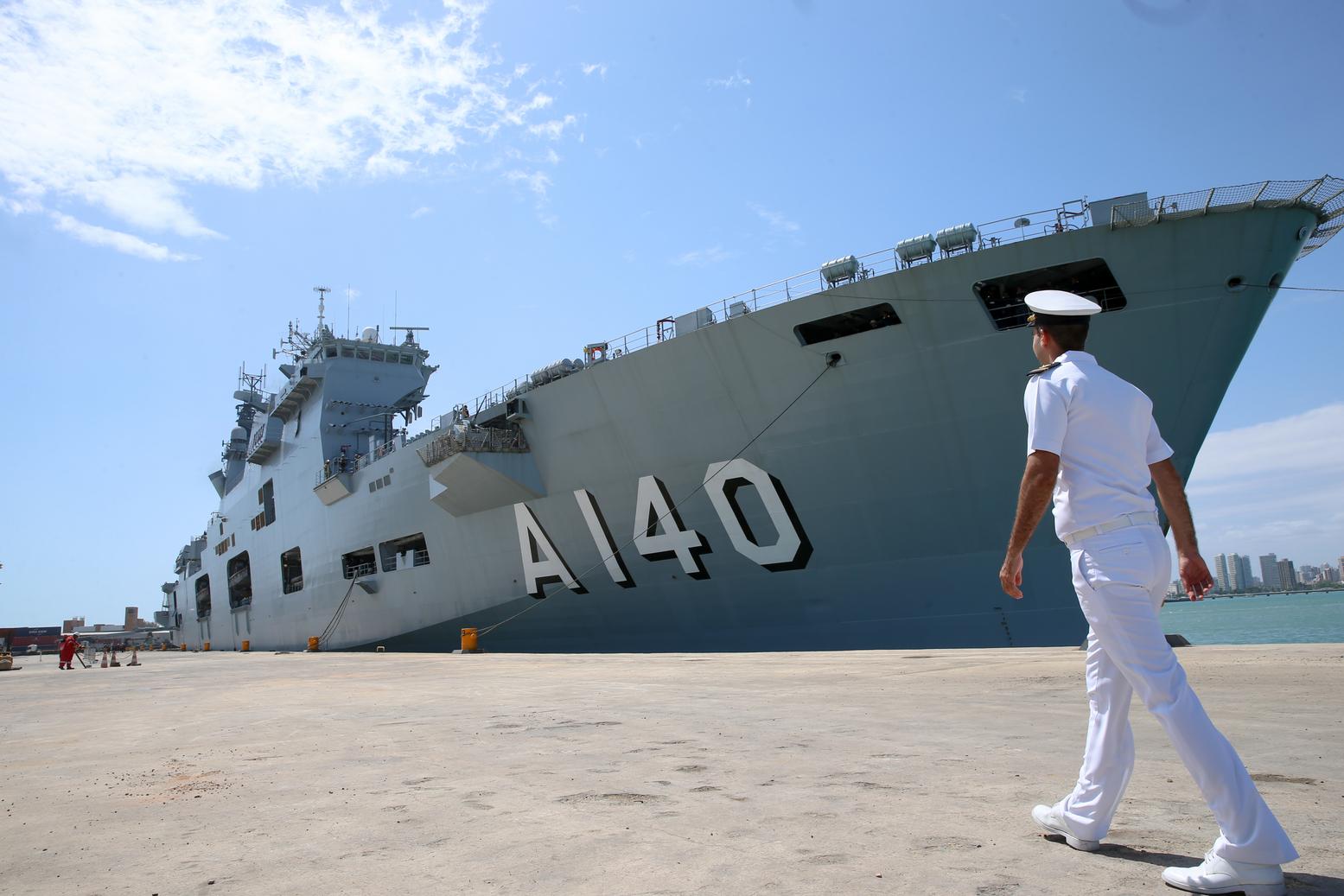 Conheça o interior do maior navio