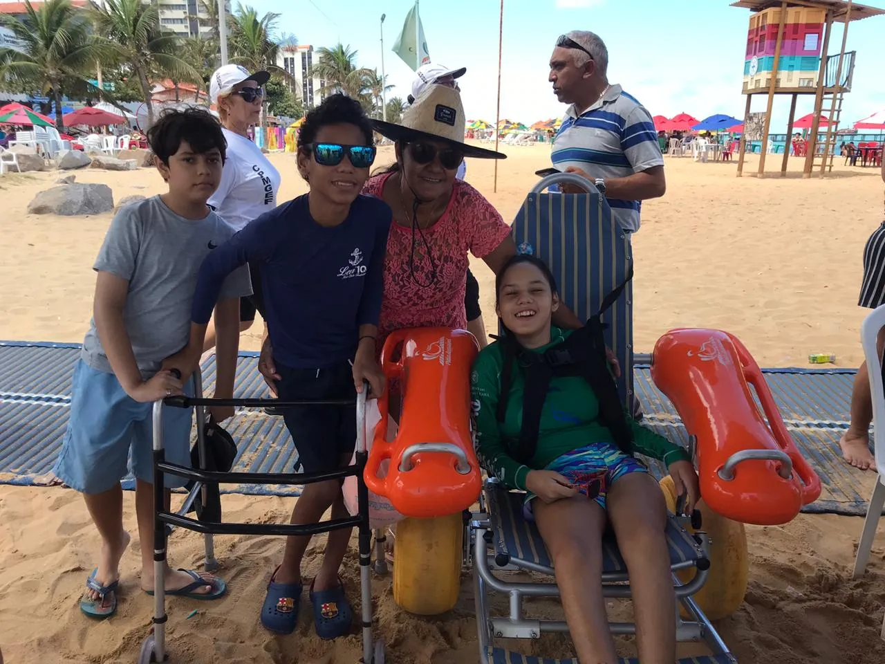 Os irmãos Marcelo e Sara com a mãe e o tio