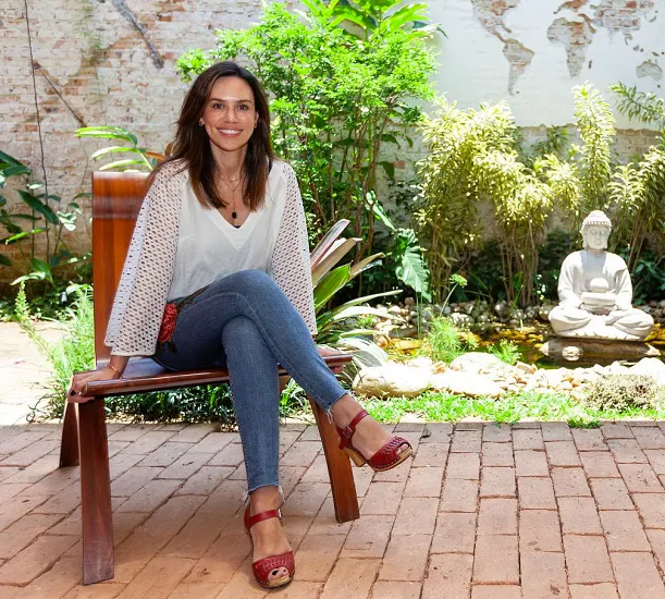 “Nossa energia e nossa motivação atingem o nível mais baixo durante a segunda metade do voo, quando já nos alimentamos, assistimos a alguns filmes e ainda não conseguimos dormir”, afirma Vivian Wolff, especialista em desenvolvimento humano e mindfulness.