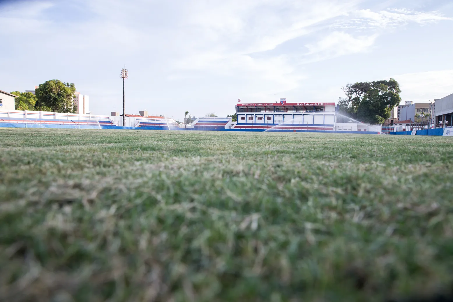 Gramado do Alcides Santos foi modificado e está com padrão superior de qualidade