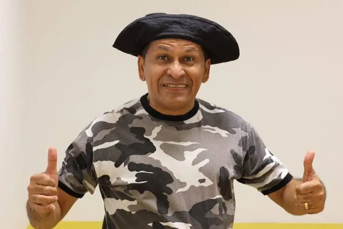 O humorista ficou conhecido no programa A Praça é Nossa.