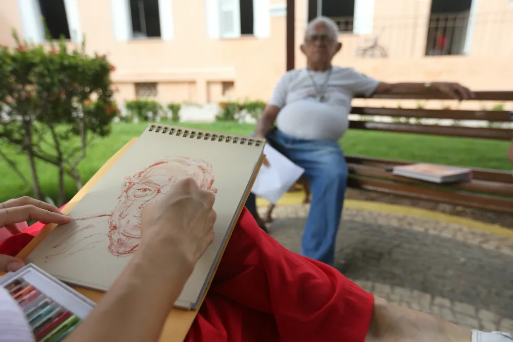 O processo de desenho do rosto de Roberto de Souza Maia