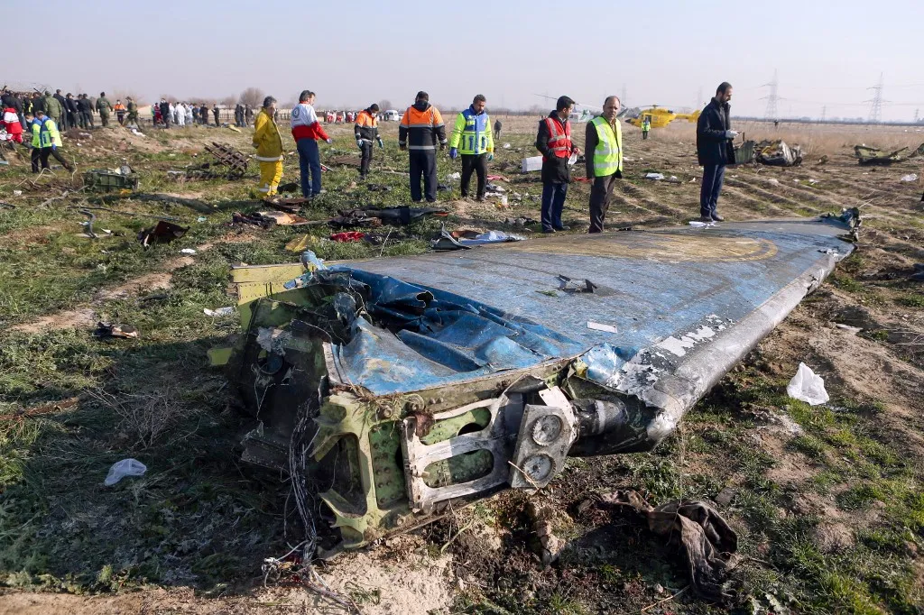 Destroços do avião ucraniano nos arredores de Bagdá