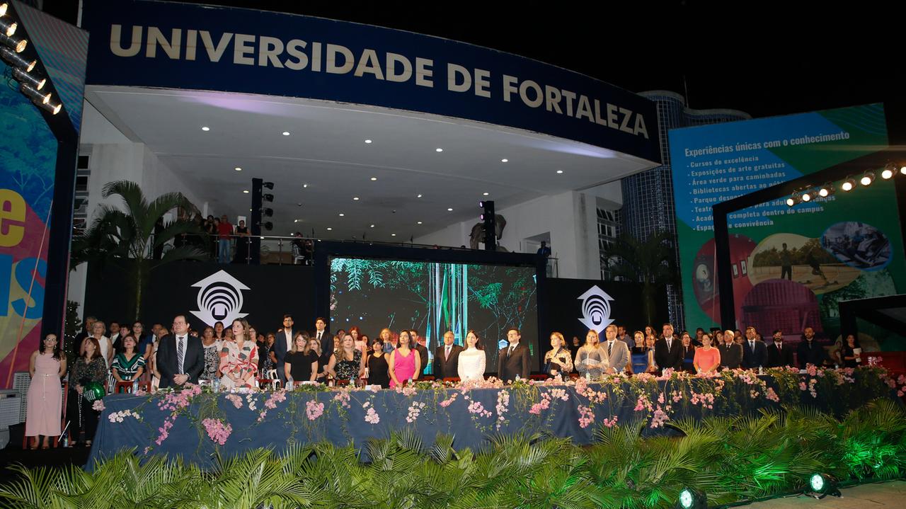 Universidade de Fortaleza gradua 1.600 estudantes Metro Diário do