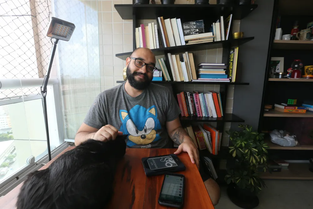 Além de podcasts, André também investe na escuta de audiobooks e utilização de ferramentas como o Kindle 