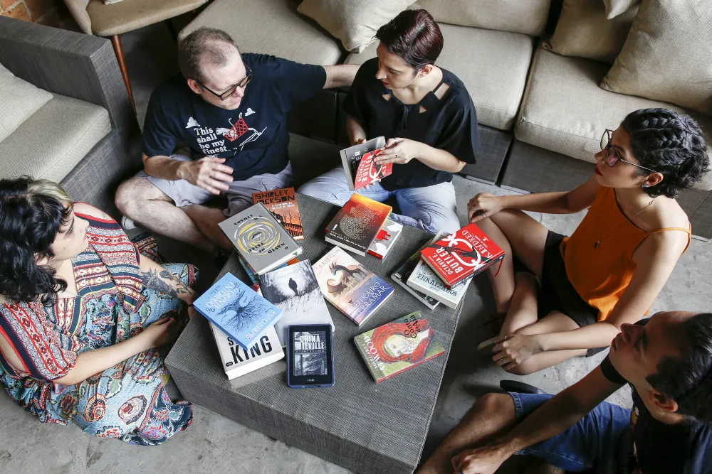 A escritora e preparadora de textos Camile Queiroz participa do Vórtice Imaginário, com foco na ficção especulativa