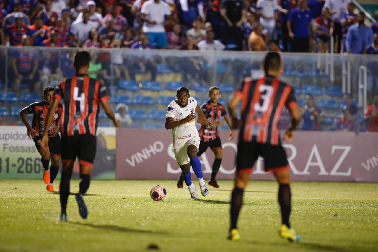 Caucaia fez frente aos reservas de Ceni em boa parte do jogo, mas caiu bastante na reta final, cedendo ao ímpeto do atual campeão