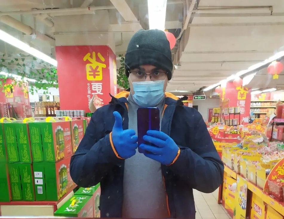 Máscara, gorro e luvas se tornaram peças obrigatórias ao sair de casa.