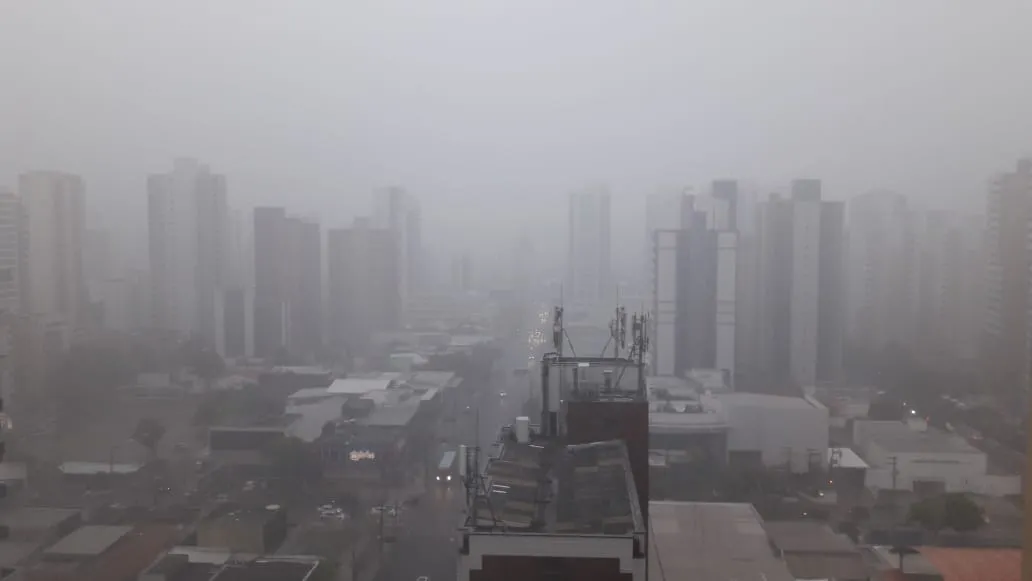 A chuva iniciou ainda na madrugada em Fortaleza