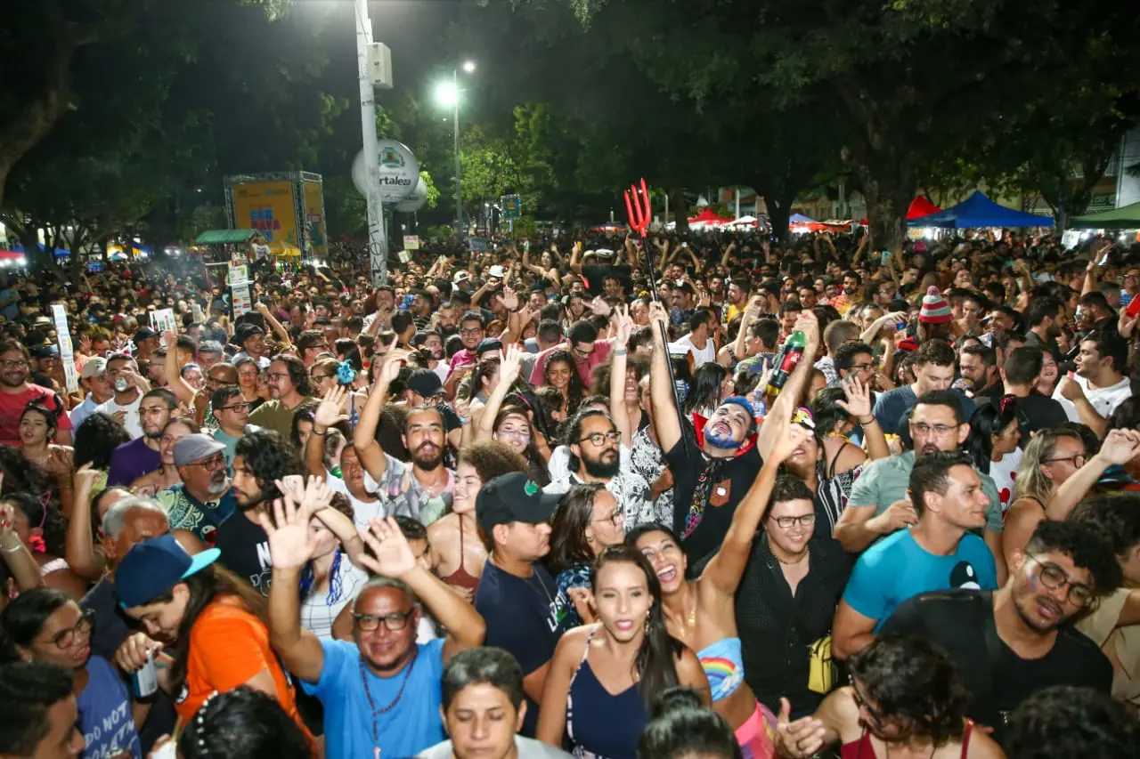 Imagem da notícia Foliões capricham na fantasia em segundo fim de semana do Pré-Carnaval de Fortaleza