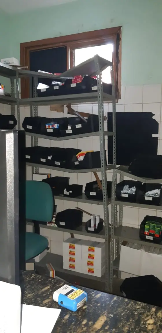 Imagem da notícia Posto de saúde no Jóquei Clube é invadido; televisão, remédios e equipamentos são levados