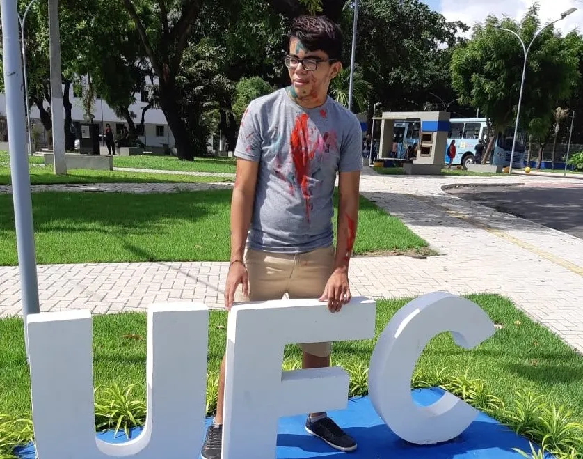 O estudante cursou os últimos três anos na Escola de Ensino Médio Lauro Rebouças de Oliveira.