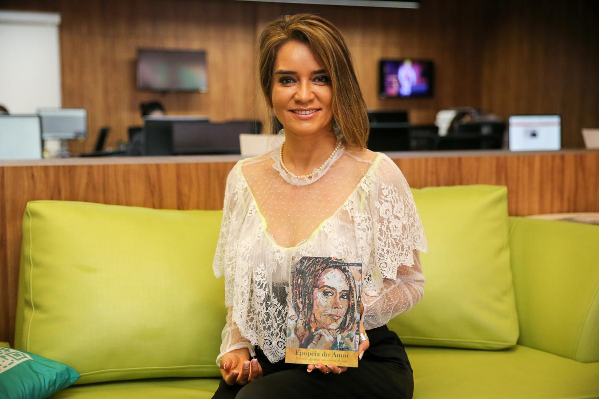 Nayara Fortaleza lan&ccedil;a o livro 'Epopeia do Amor' nesta quinta (13), em  Fortaleza - Verso - Di&aacute;rio do Nordeste