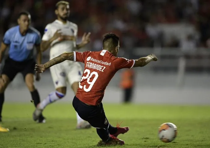Os rojos fizeram boa trama pela direita para abrir o marcador