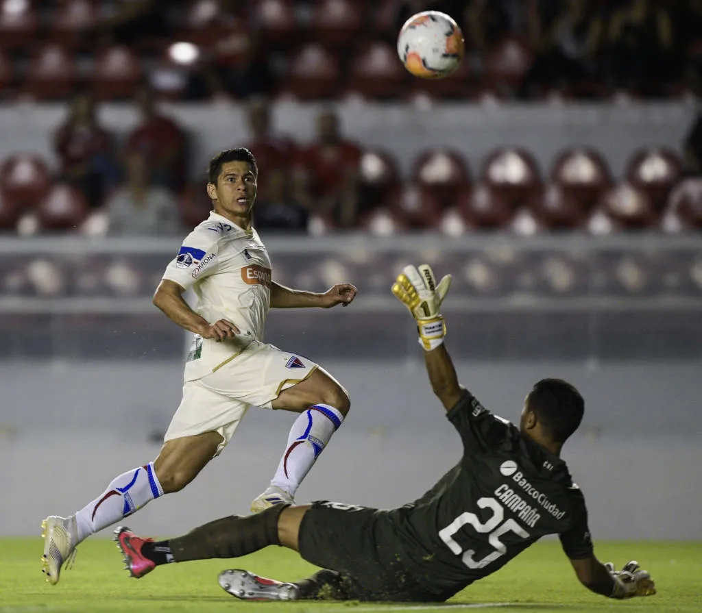 Osvaldo foi o grande destaque do lado tricolor