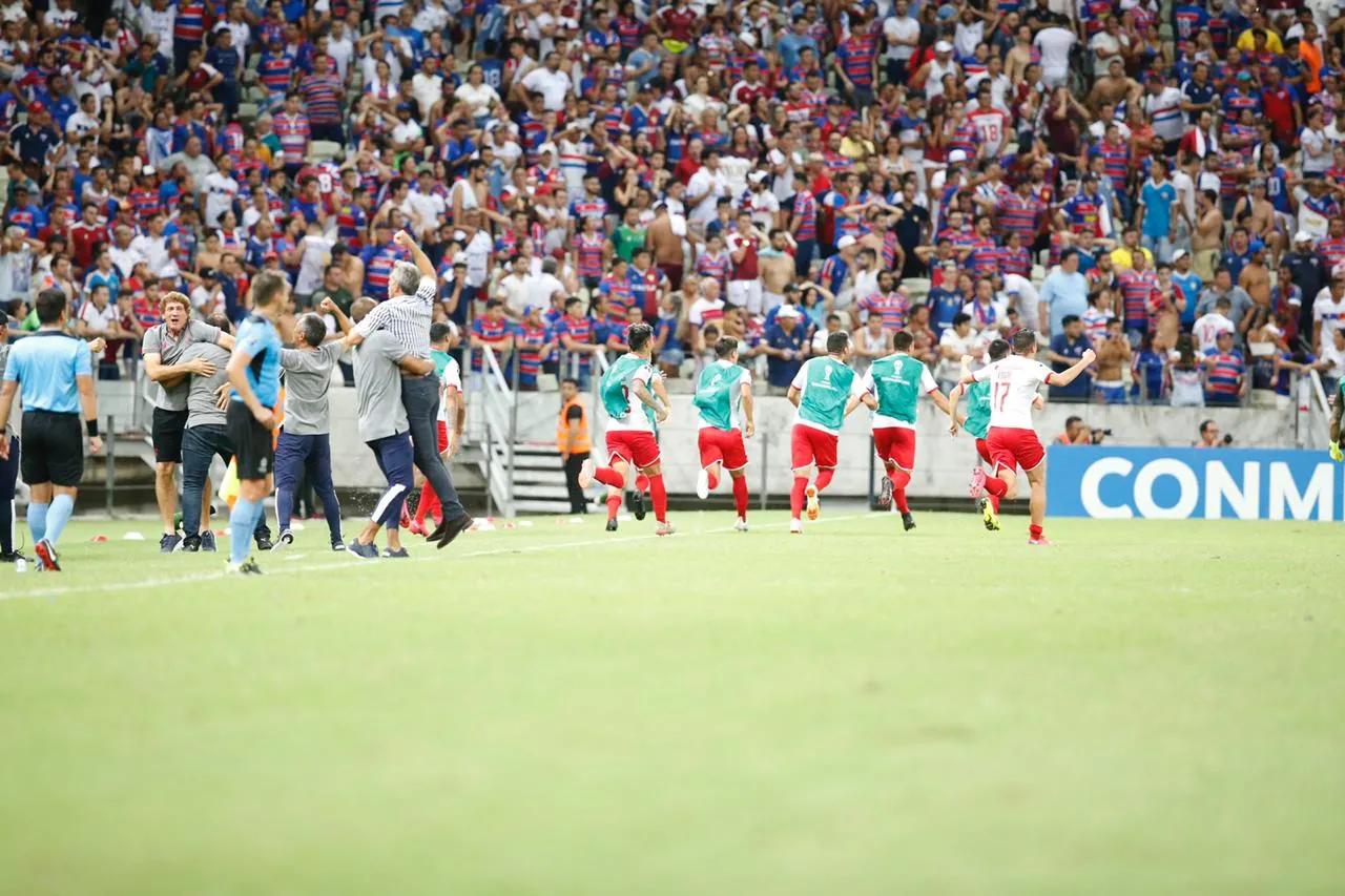 Com gol no fim do jogo, Independiente elimina o Fortaleza da Sul-Americana.