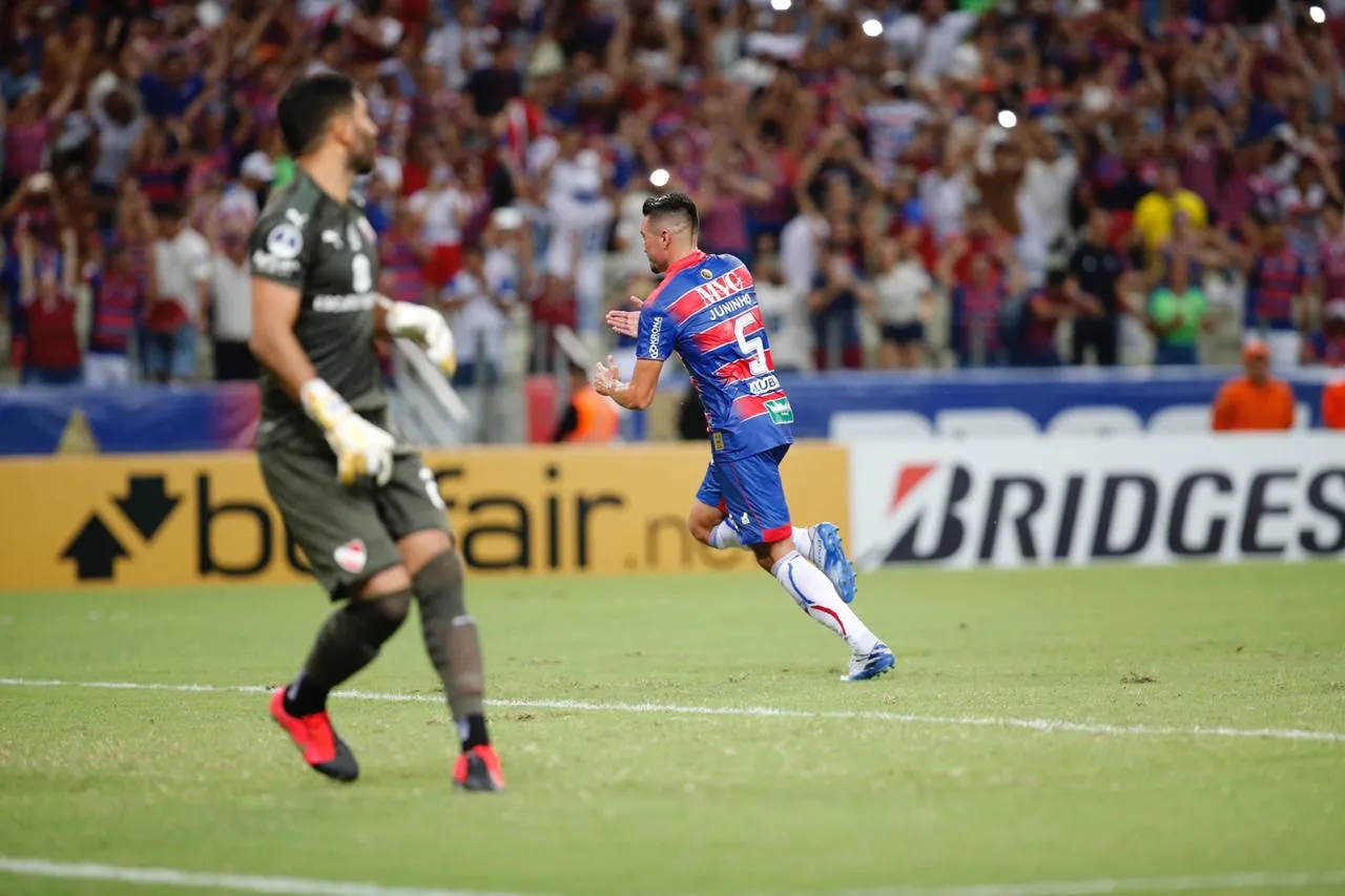 Juninho fez o primeiro gol da partida