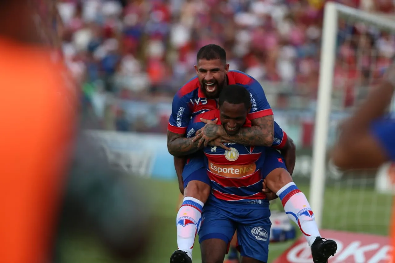 Tinga deixou o Leão na frente em cabeçada no 2º  tempo