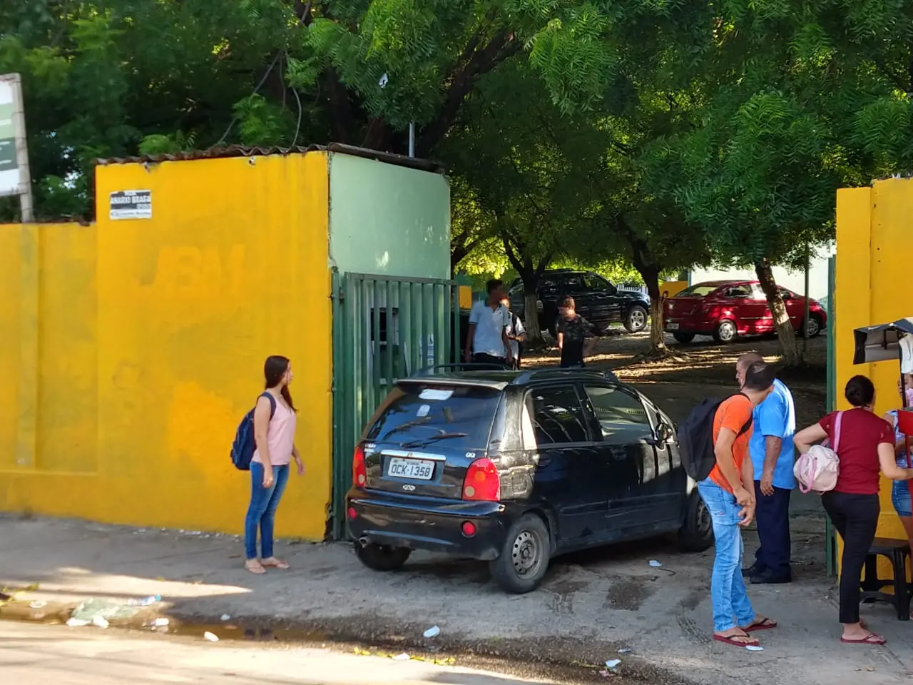 Imagem da notícia Após fim do motim de PMs, escola estadual ao lado de batalhão retoma aulas no Antônio Bezerra 