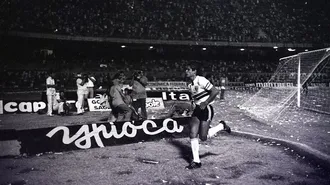 Marcelo Veiga comemorando o gol que daria o título ao Tubarão