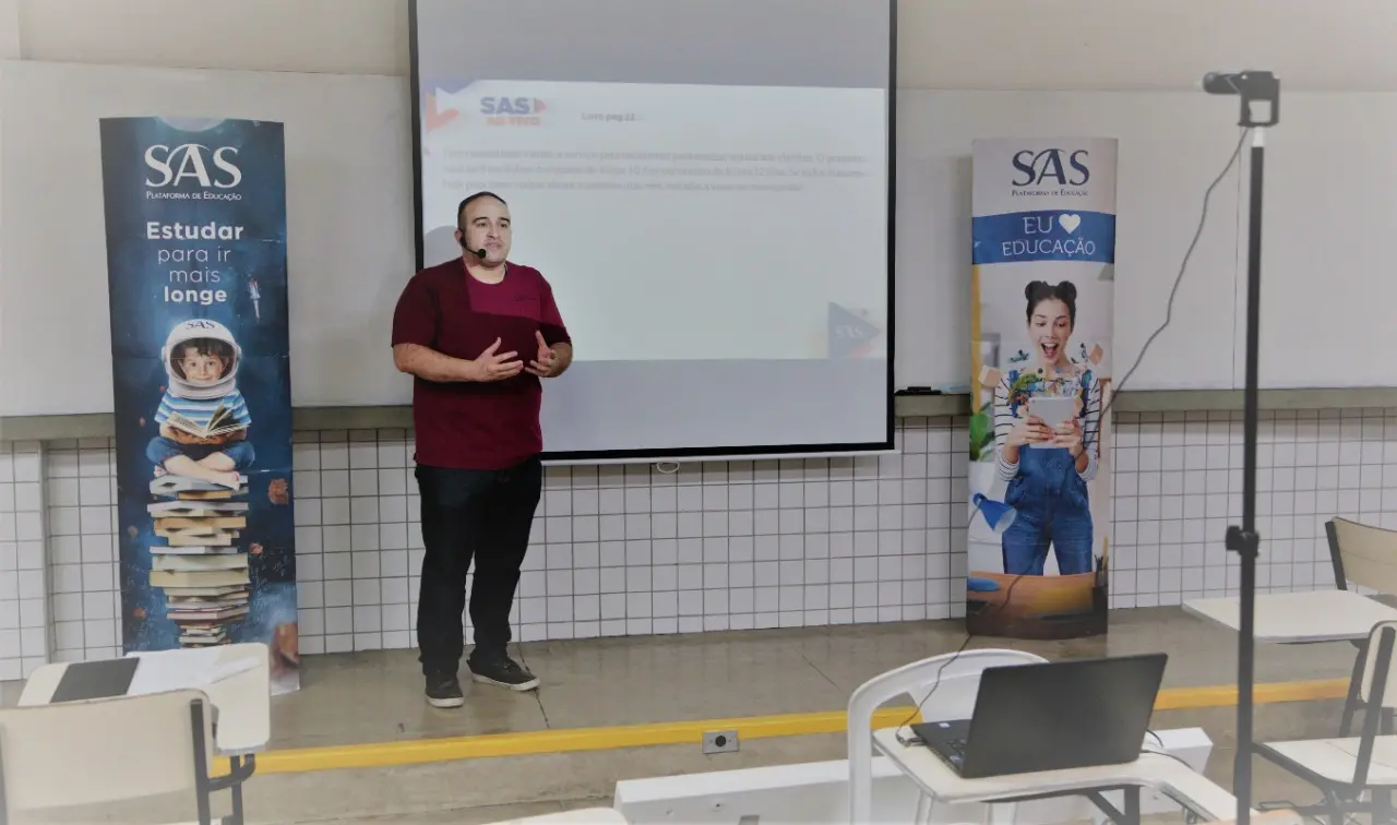 Imagem da notícia Plataforma de ensino lança projeto online e gratuito com aulas ao vivo  