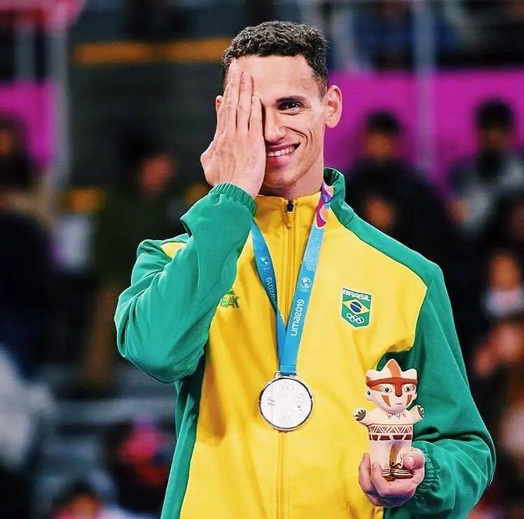 Imagem da notícia: Atleta brasileiro se torna líder do ranking mundial do taekwondo