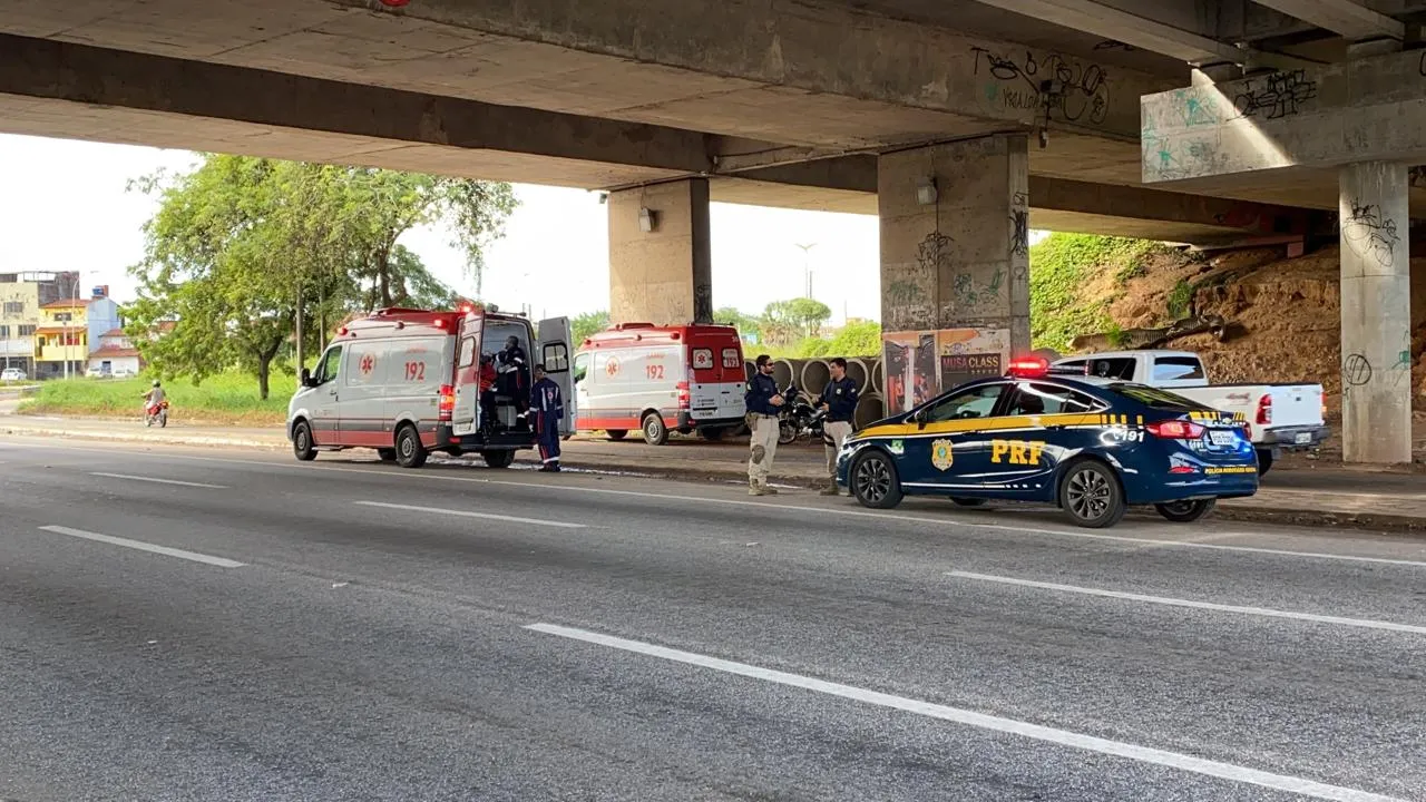 Acidente na BR-116 deixa motorista e ciclista feridos