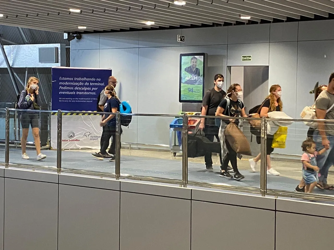 Passarela construída para ligar área de check-in ao embarque