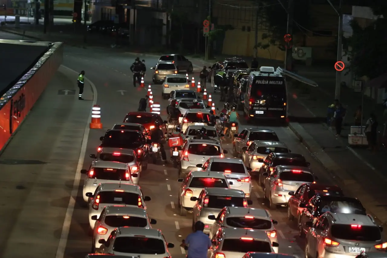 Imagem da notícia Blitz educativa sobre lockdown deixa trânsito congestionado na Avenida Aguanambi