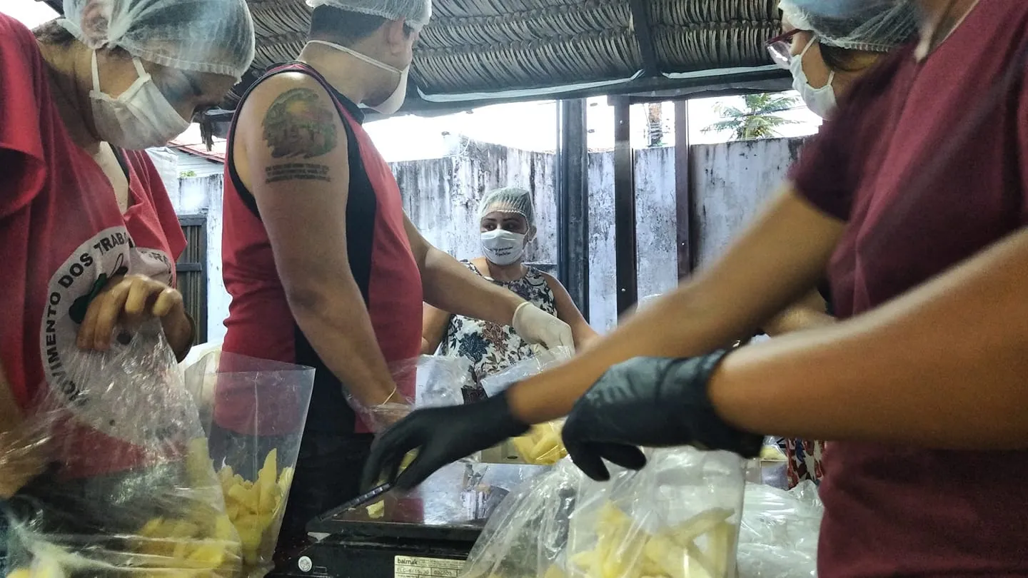Este mês, serão entregues 800 cestas com produtos da agricultura familiar, somando 13.696 toneladas de alimentos