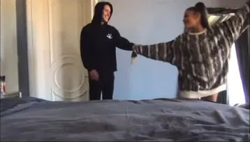 Ariana e Dalton no clipe da nova música 