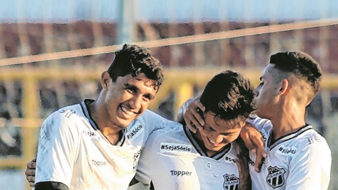 Corinthians: Atacante de 17 anos e R$ 250 mi treina no profissional