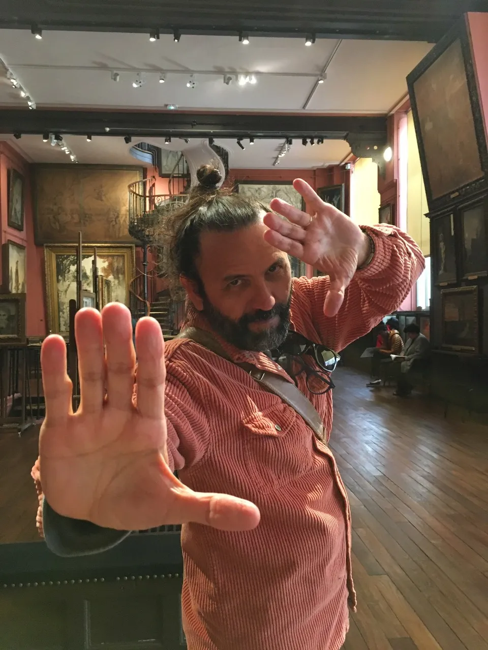 Halder assume a direção da cinebiografia que mescla humor e lutas