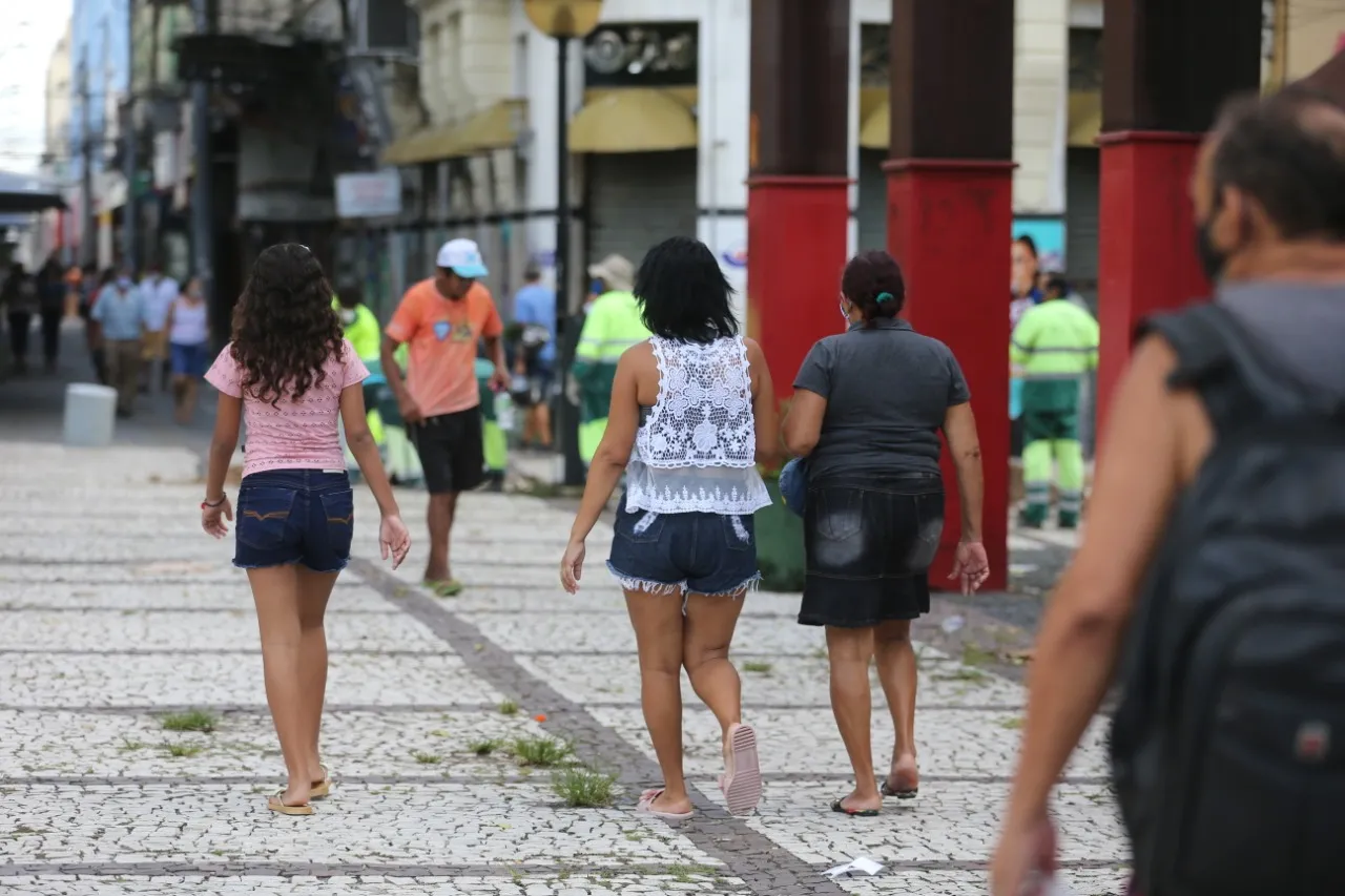A população ocupada do país, a pesquisa estima em 82,5 milhões (48,5%) na última semana de junho.