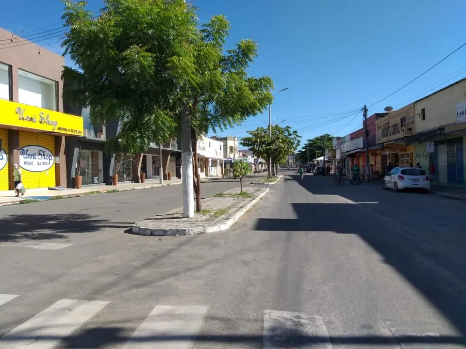 No primeiro dia de isolamento, a Prefeitura de Camocim registrou diminuição do fluxo de pessoas em alguns pontos da cidade. Ainda assim, há movimentação em agências econômicas.