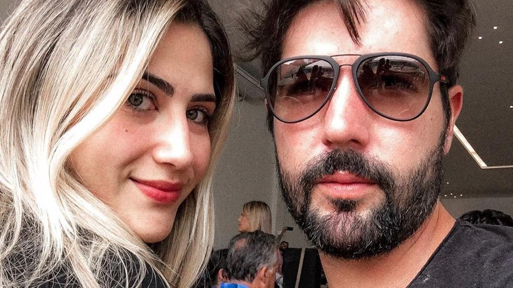 Jéssica Beatriz Costa e Sandro Pedroso se casaram em março de 2019, em Goiás. A cerimônia aconteceu 11 dias após o ator pedir a youtuber em casamento