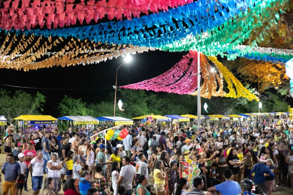 O decreto estadual em vigor proíbe aglomerações públicos e feiras livres em todo o território cearense