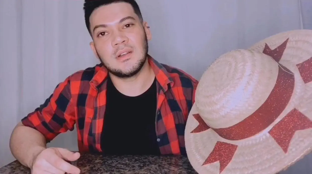 Figurinista Carlos Demetrihus ensina opções de acessórios para você confeccionar em casa para o São João