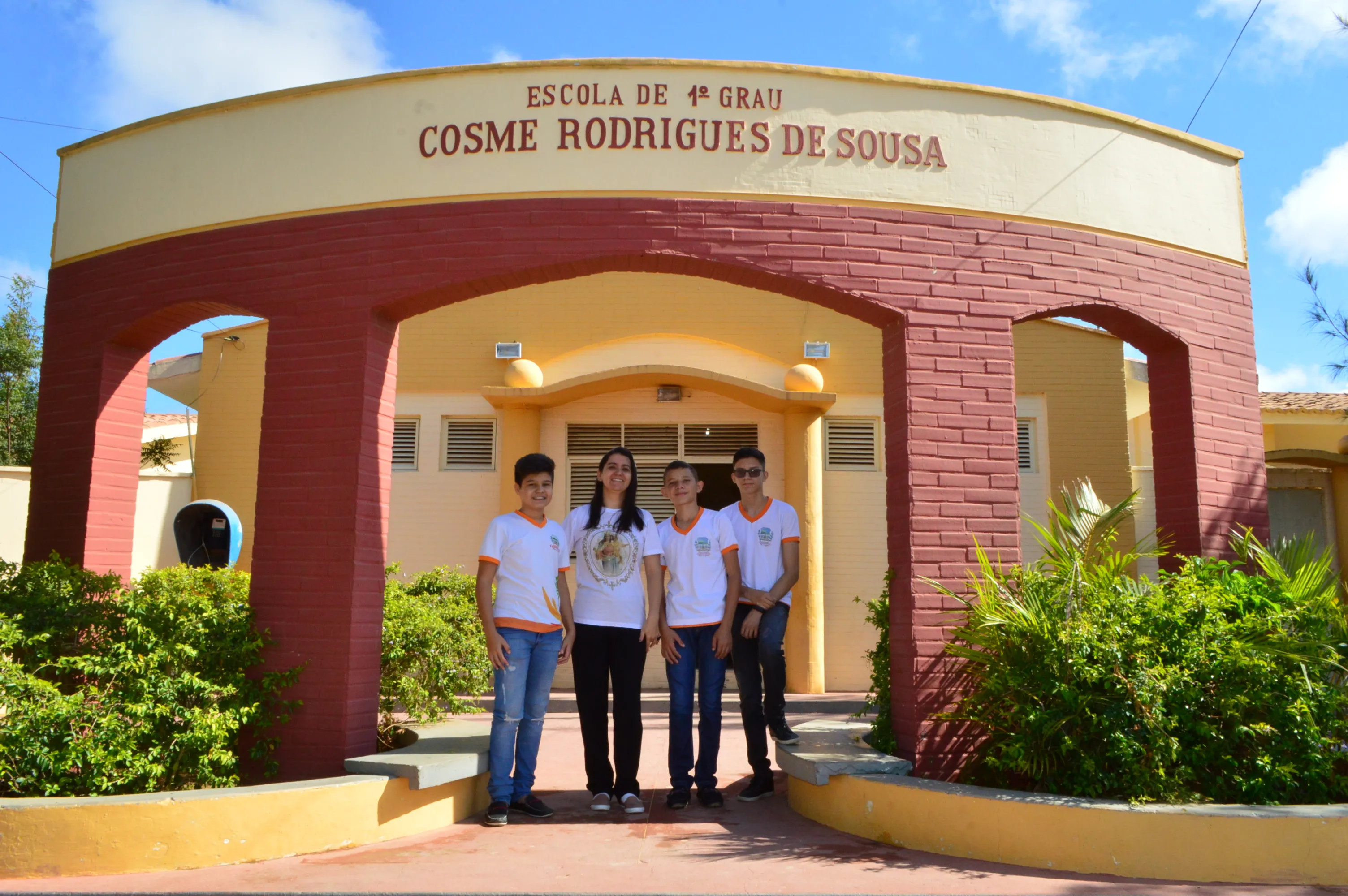 Participam do projeto a professora Gilvânia Medeiros e os alunos Antônio Robson do Carmo, Rafael França e Kaic Gomes, hoje no 9º ano.