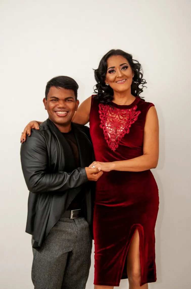 Iara Pamella e Anthony Carvalho prometem repertório romântico