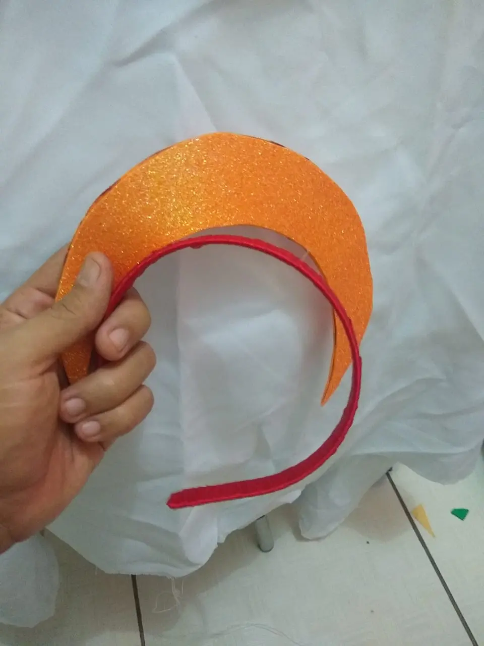 Aprenda a fazer enfeite junino para crianças aproveitarem a festa em casa