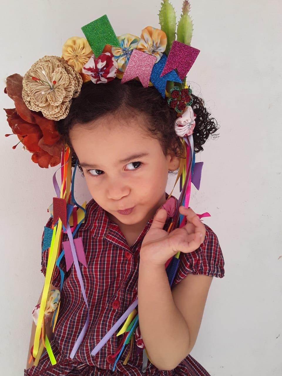 Aprenda a fazer enfeite junino para crianças aproveitarem a festa em casa -  Verso - Diário do Nordeste