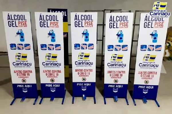 Totens com álcool em gel