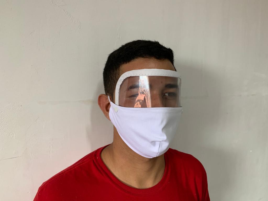Máscaras com protetor facial em Maranguape