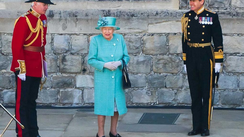 Fotografia da rainha Elizabeth II durante a cerimônia