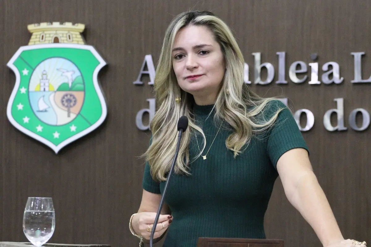 mulher deputada augusta brito
