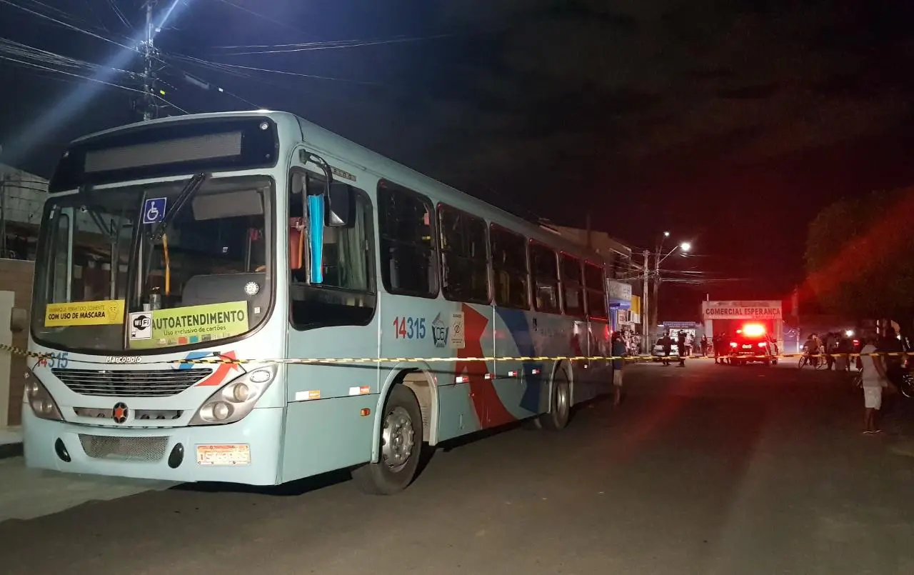 Imagem da notícia Ônibus atropela e mata idosa de 72 anos que saía de farmácia no bairro Conjunto Esperança