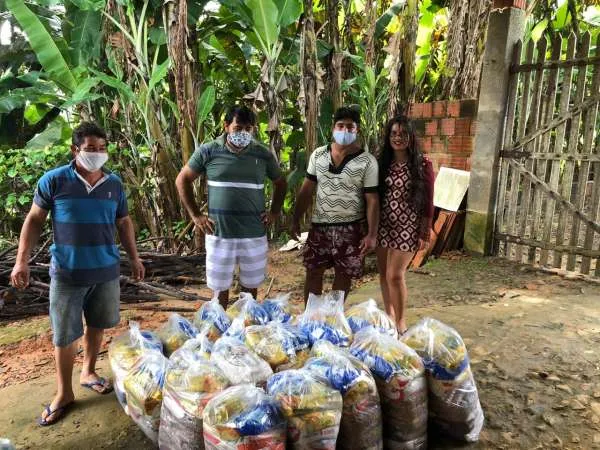 Em junho, a Secretaria da Proteção Social, em parceria com Funai e Conab, entregou cestas básicas à famílias indígenas da Grande Fortaleza. Ao todo, serão 9.222 cestas de alimentos distribuídas entre as aldeias cearenses.